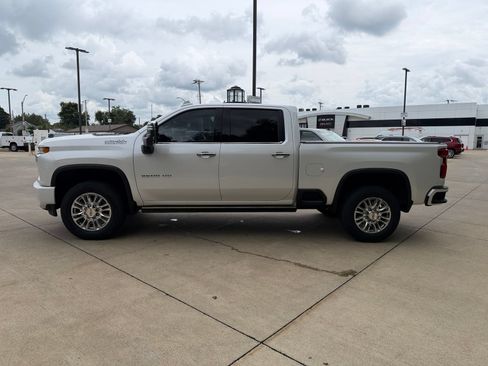 Used 2022 Chevrolet Silverado 2500 High Country AWD/4WD image 8