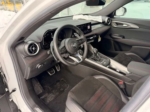 Used 2024 Alfa Romeo Tonale Veloce image 11