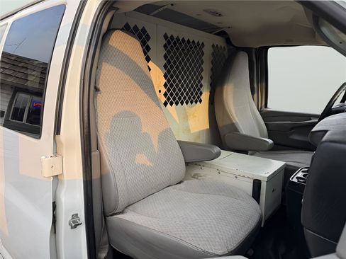 Used 2014 Chevrolet Express 1500 AWD image 16