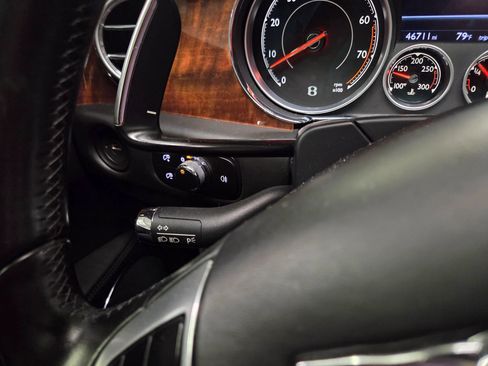 Used 2018 Bentley Flying Spur V8 AWD/4WD image 23