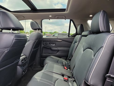 Used 2024 Honda Pilot Elite image 11