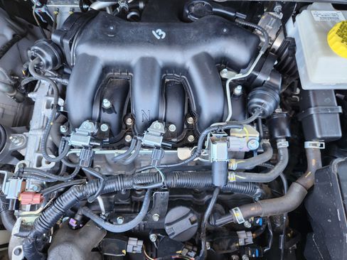 Used 2024 Nissan Pathfinder SV image 15