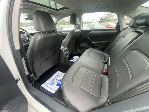 Used 2021 Volkswagen Passat 2.0T SE image 7