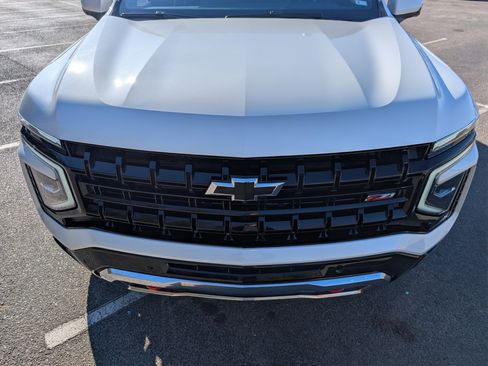 Used 2025 Chevrolet Suburban Z71 w/ Comfort Package image 12