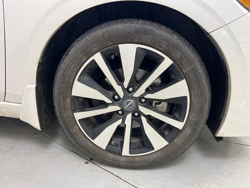 Used 2024 Nissan Sentra SV w/ SV Premium Package image 12