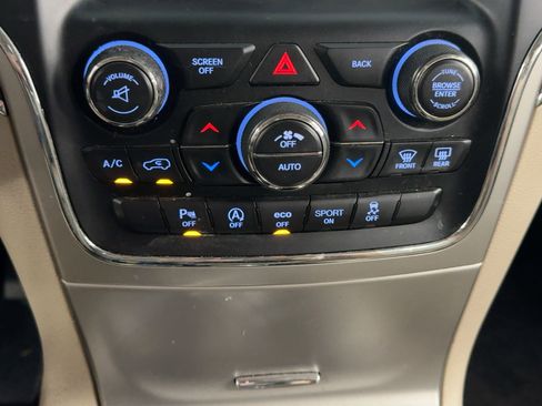 Used 2017 Jeep Grand Cherokee Limited w/ Luxury Group II image 19