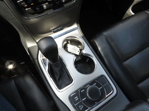 Used 2018 Jeep Grand Cherokee Limited AWD/4WD image 24