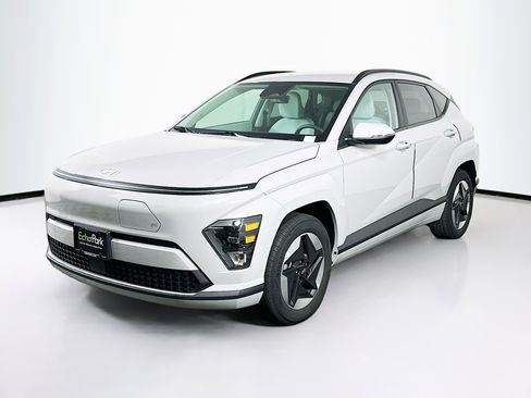 Used 2024 Hyundai Kona SEL FWD image 3