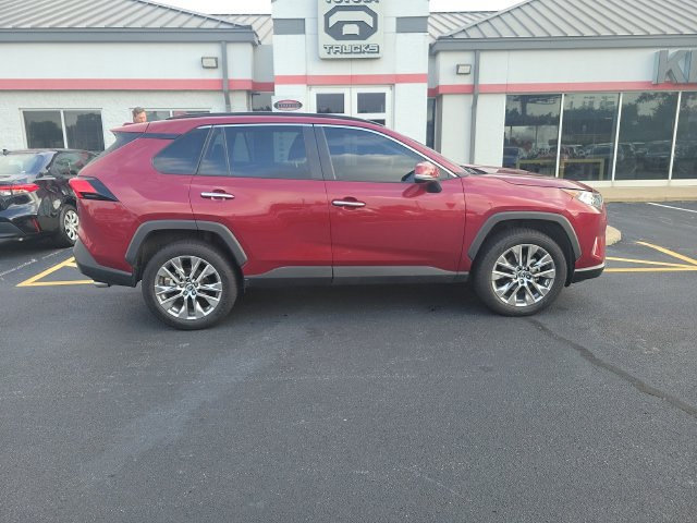 Used 2019 Toyota RAV4 Limited w/ Cold Weather Package AWD/4WD image 7