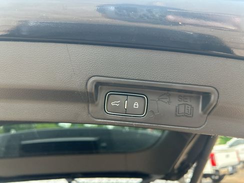 Used 2022 Ford Explorer Limited w/ Equipment Group 301A RWD image 14