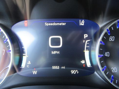 Used 2025 Chrysler Pacifica Select FWD image 22