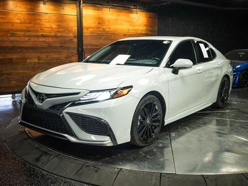 Used 2022 Toyota Camry XSE w/ Carpet Mat Package (TMS) FWD image 2