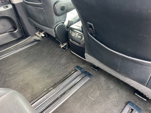 Used 2015 Toyota Sienna SE Premium image 16