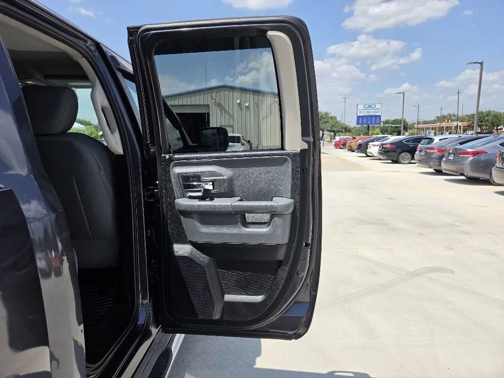 Used 2015 RAM 1500 Classic SLT RWD image 18