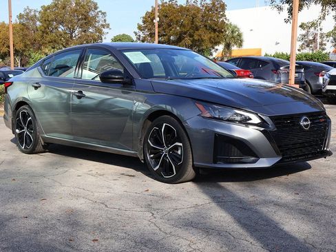 Used 2023 Nissan Altima 2.5 SR image 2