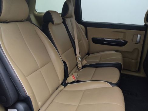 Used 2017 Kia Sedona EX FWD image 19