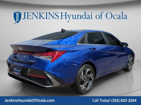 Certified 2024 Hyundai Elantra Limited image 3