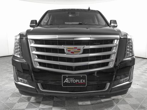 Used 2015 Cadillac Escalade Luxury image 2
