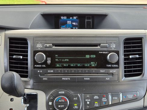 Used 2013 Toyota Sienna LE FWD image 16