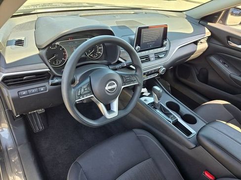 Used 2025 Nissan Altima 2.5 SV FWD image 8