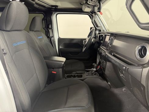 Used 2023 Jeep Wrangler Unlimited Rubicon 4xe image 32