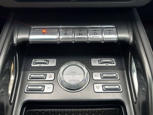 Used 2024 Lincoln Nautilus Reserve w/ Equipment Group 202A image 16