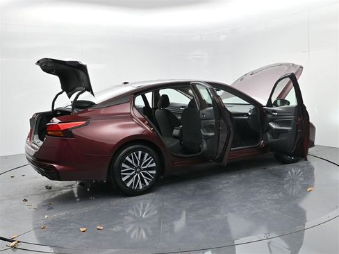 Used 2024 Nissan Altima 2.5 SV image 42