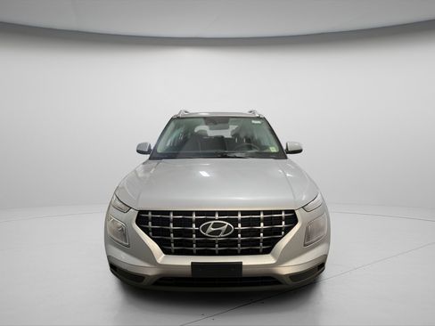 Used 2023 Hyundai Venue SEL w/ Cargo Package FWD image 2