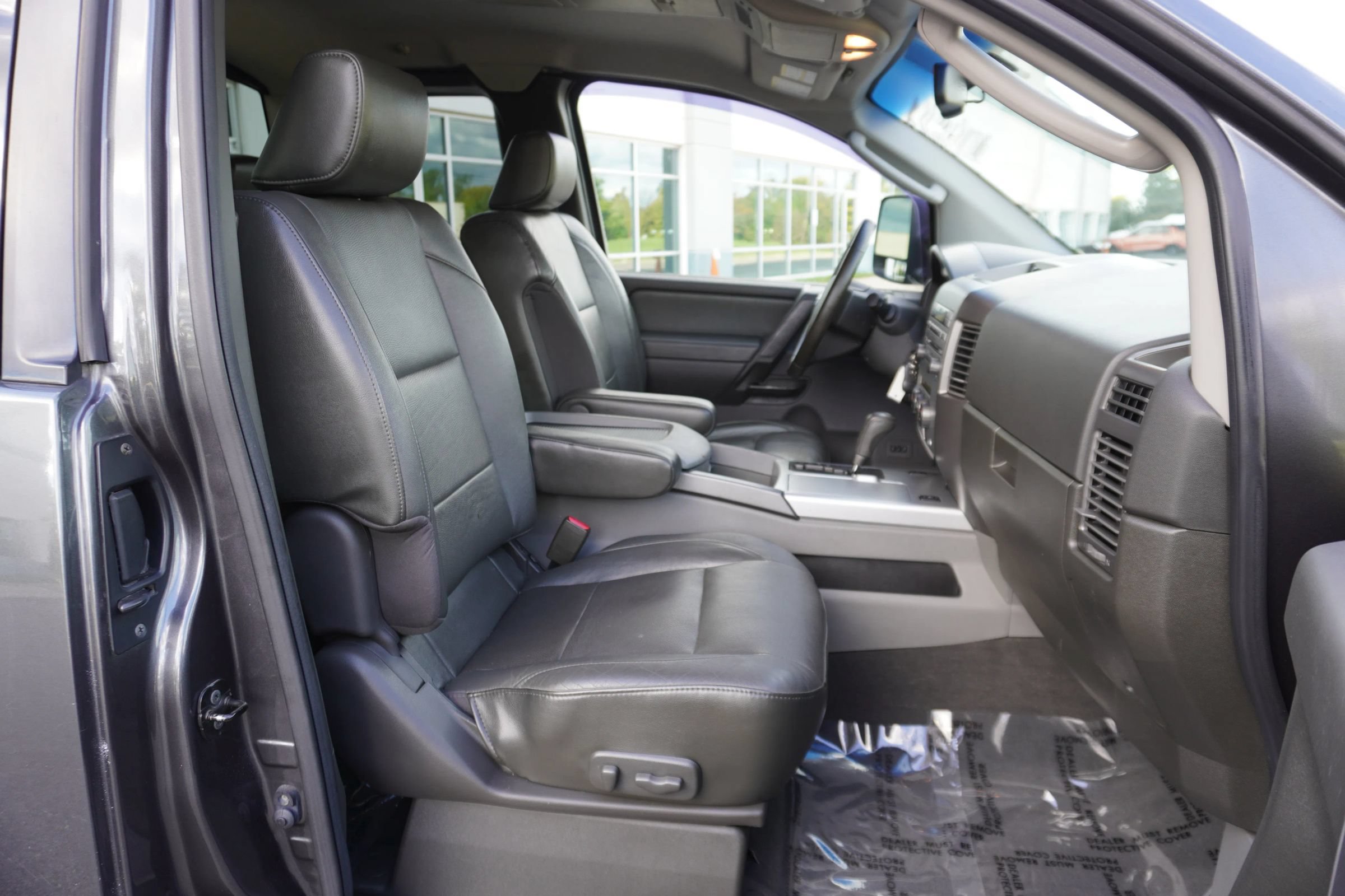 Used 2007 Nissan Titan LE w/ Tow Pkg AWD/4WD image 7