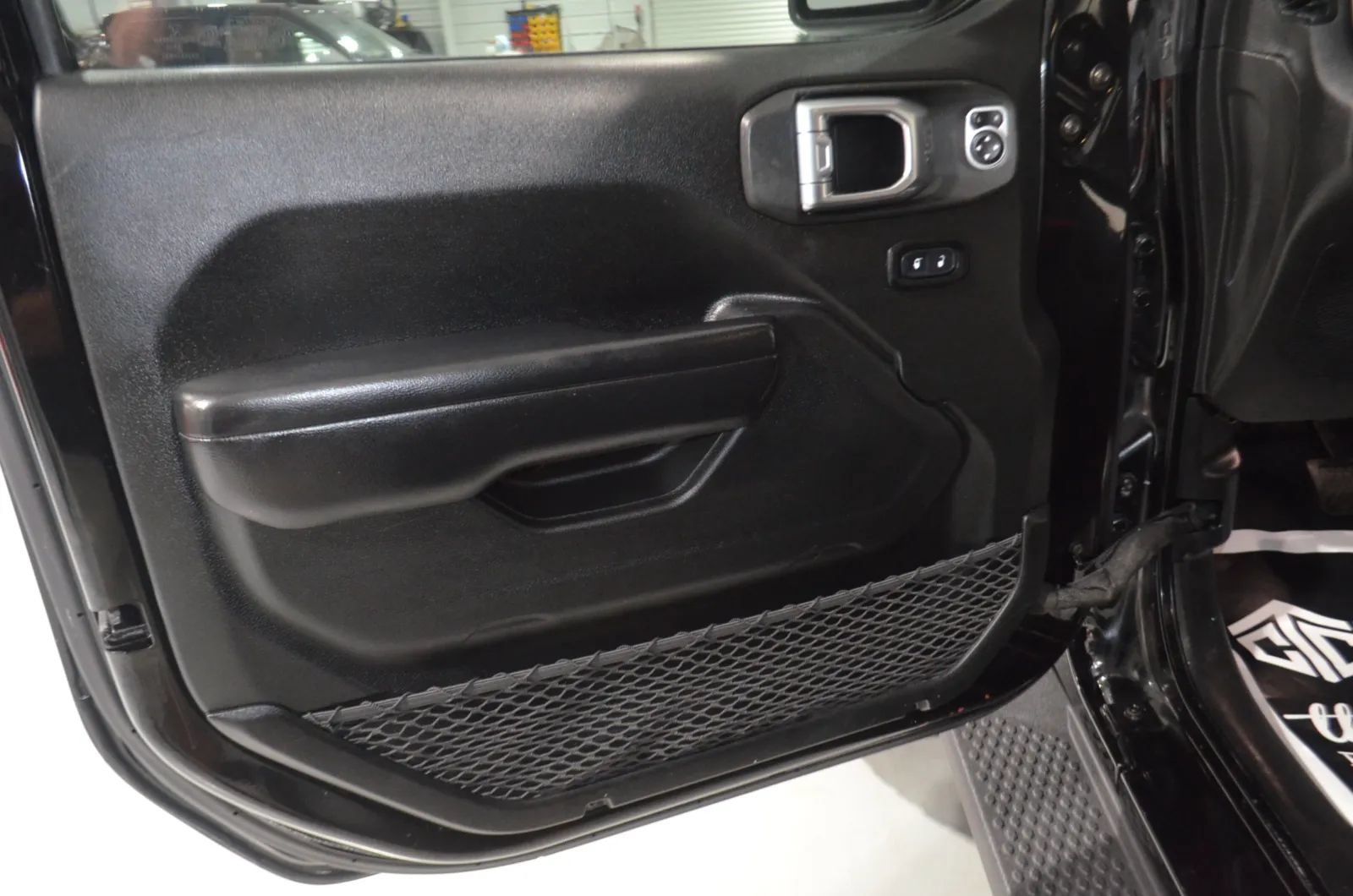 Used 2020 Jeep Wrangler Sport AWD/4WD image 17
