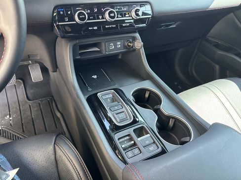 Used 2025 Honda Pilot Black Edition image 27