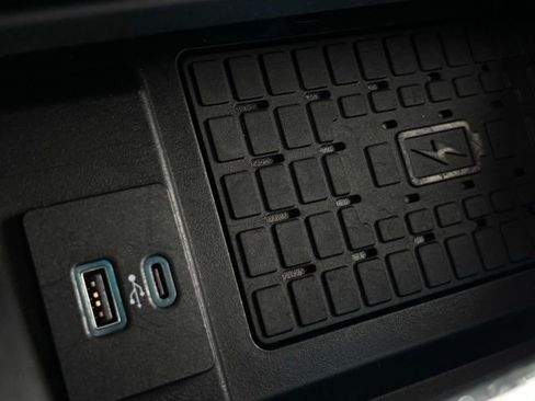 Used 2024 Ford Expedition XLT image 41