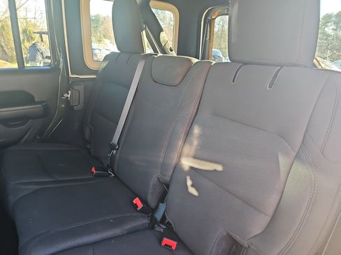 Used 2023 Jeep Wrangler Unlimited Sport image 15