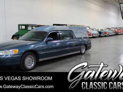 Used 2001 Lincoln Town Car Executive