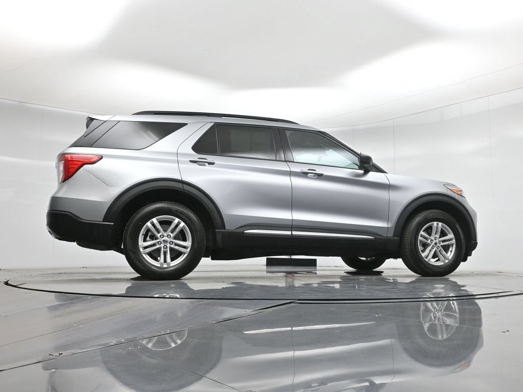 Used 2024 Ford Explorer XLT w/ Equipment Group 202A AWD/4WD image 48