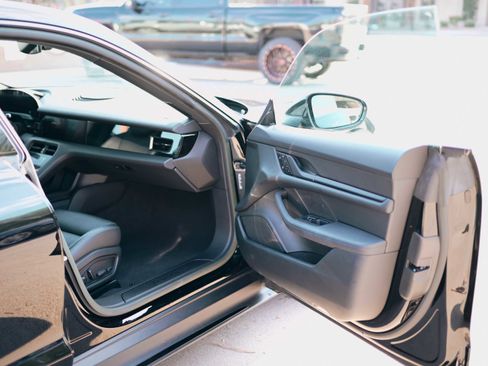 Used 2023 Porsche Taycan image 15