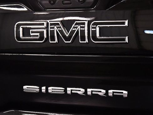 Used 2024 GMC Sierra 2500 AT4X image 11