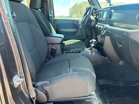 Used 2019 Jeep Wrangler Unlimited Sport S AWD/4WD image 18