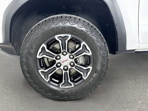Used 2024 GMC Canyon AT4 AWD/4WD image 32