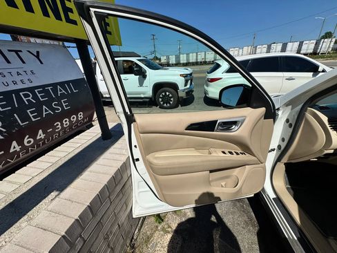 Used 2014 Nissan Pathfinder SV AWD/4WD image 11