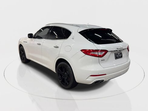 Used 2017 Maserati Levante S image 9