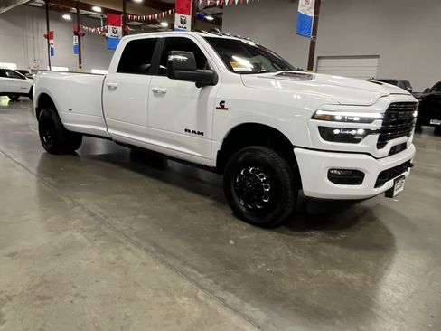 Certified 2026 RAM 3500 Laramie AWD/4WD image 7