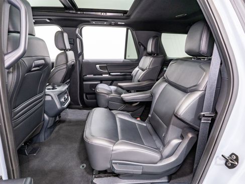 Used 2025 Ford Expedition Max Platinum w/ Stealth Appearance Package AWD/4WD image 32