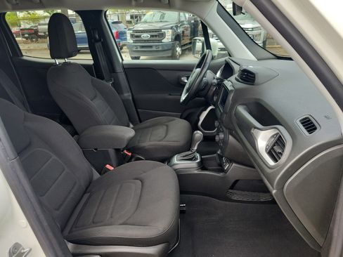 Used 2018 Jeep Renegade Latitude w/ Cold Weather Group image 31