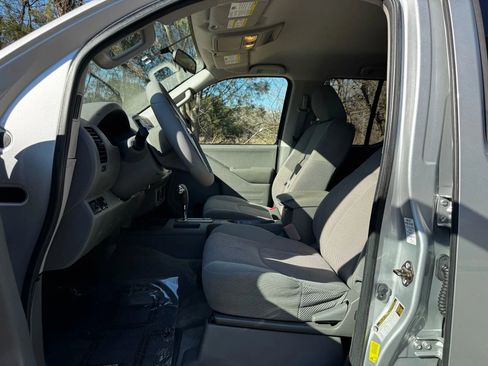 Used 2016 Nissan Frontier SV image 13