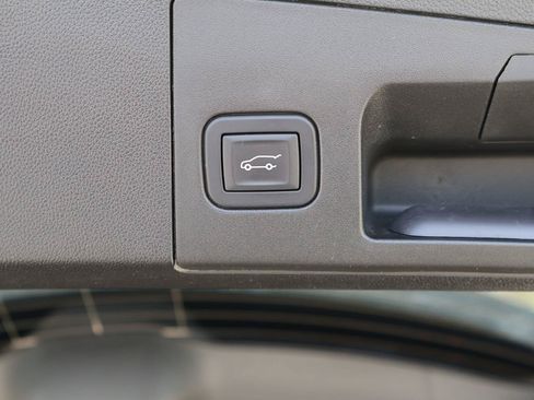 Used 2025 Cadillac XT4 Premium Luxury FWD image 16