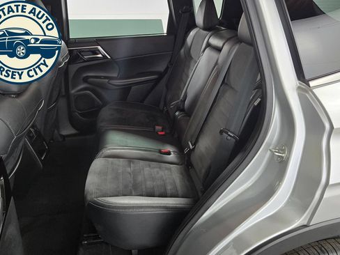 Used 2022 Mitsubishi Outlander SE AWD/4WD image 25