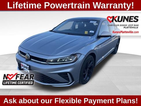 Used 2025 Volkswagen Jetta SE w/ Sunroof Package image 9