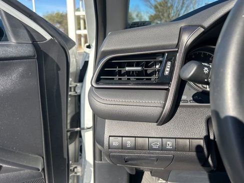 Used 2022 Toyota Camry SE w/ Convenience Package image 25