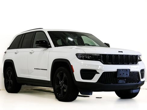 Used 2023 Jeep Grand Cherokee Altitude AWD/4WD image 1